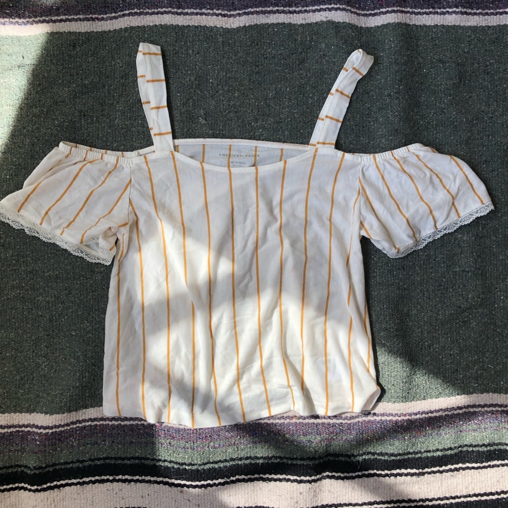 AE cold-shoulder top 🌼🐣